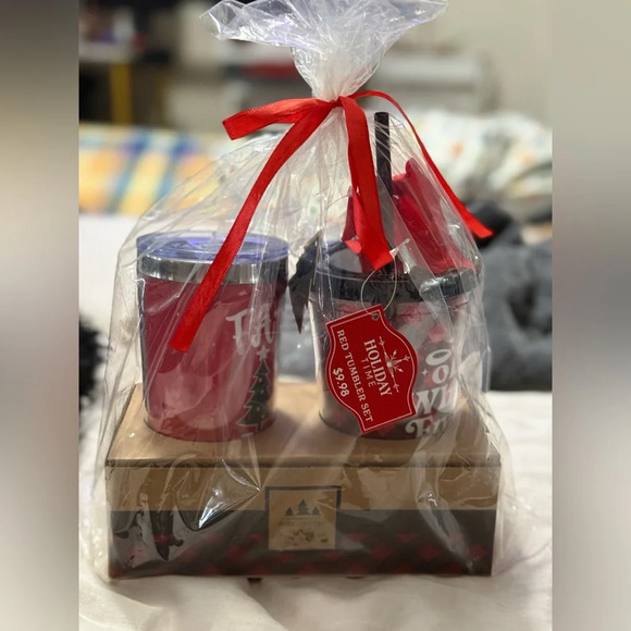 2‎ holiday tumblers - Picture 1 of 3